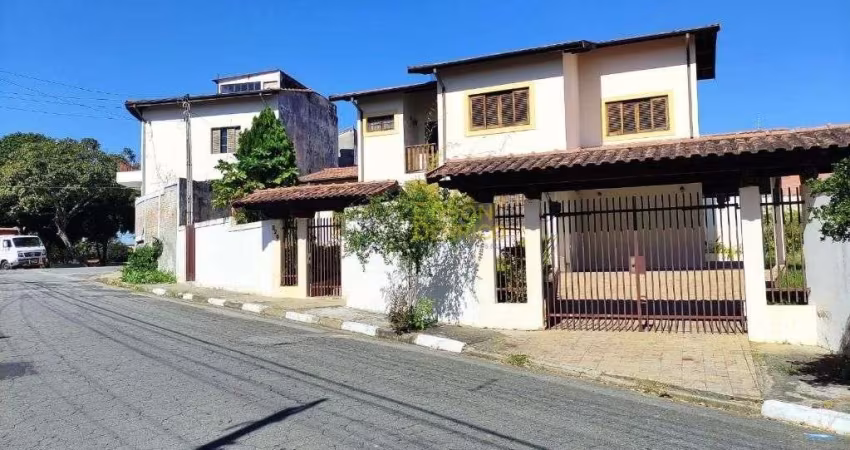 Sobrado à venda, 224 m² por R$ 670.000,00 - Jardim Rosely - Pindamonhangaba/SP