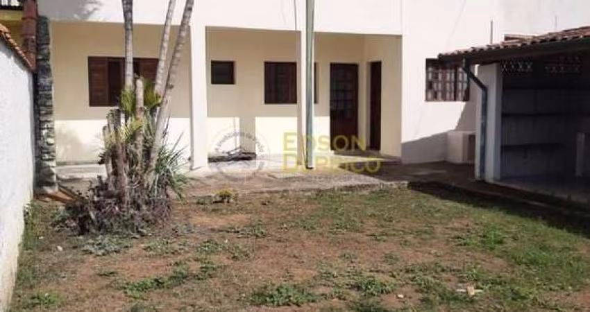 Sobrado á venda com 3 quartos, Campo Alegre - Pindamonhangaba