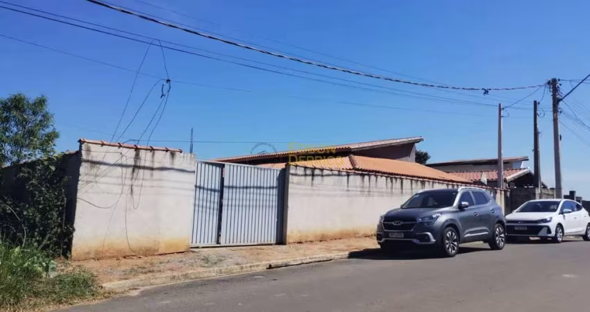 Casa á venda com 2 quartos, Parque Shangri-lá - Pindamonhangaba