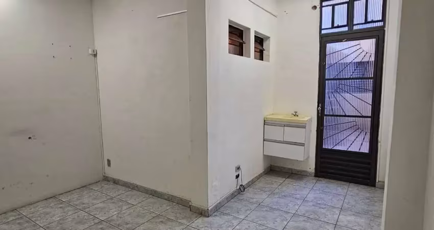 Casa comercial com 1 sala para alugar no Centro, Pindamonhangaba 