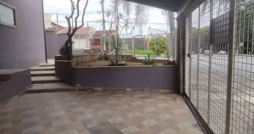 Sobrado á venda com 4 quartos, mombaça - pindamonhangaba
