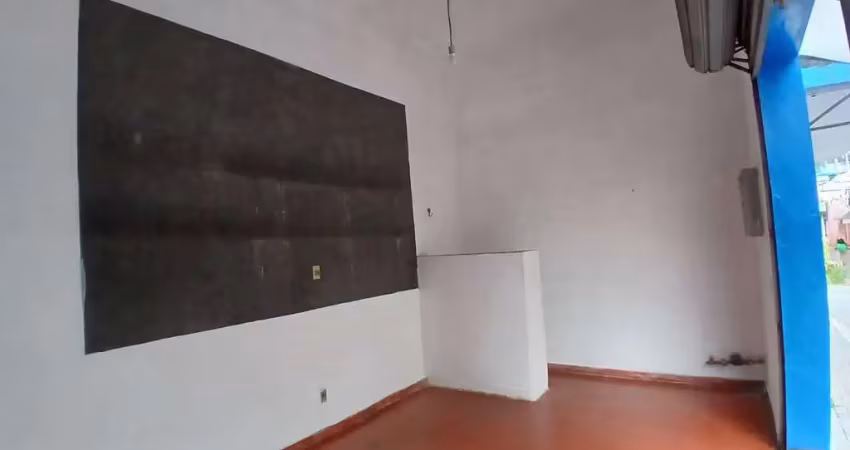 Casa comercial com 1 sala para alugar no Centro, Pindamonhangaba 