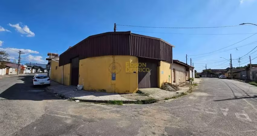 Casa comercial para alugar no Triângulo, Pindamonhangaba 