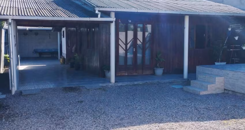 Casa de 2 Dormitórios | Praia de Fora | Palhoça