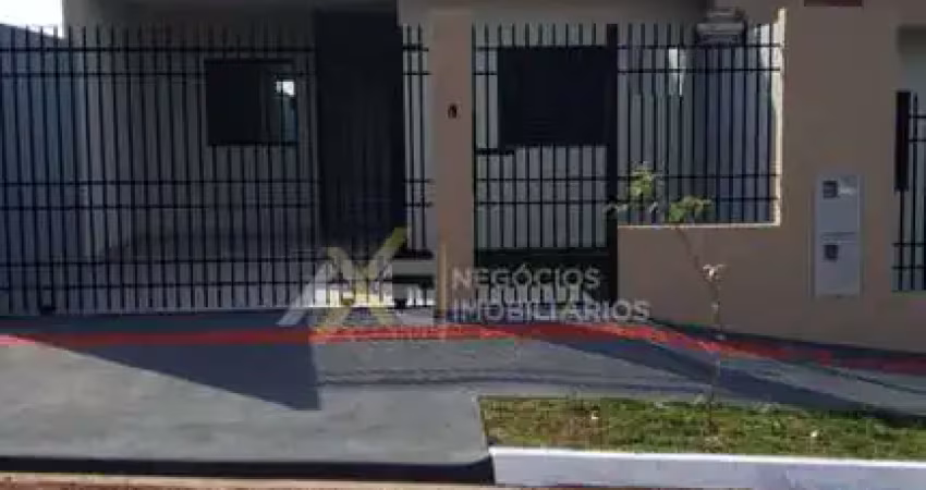 Casa geminada com 2quartos, garagem coberta, lavanderia, sala, cozinha,, 1 banheiro, jardim nos fund