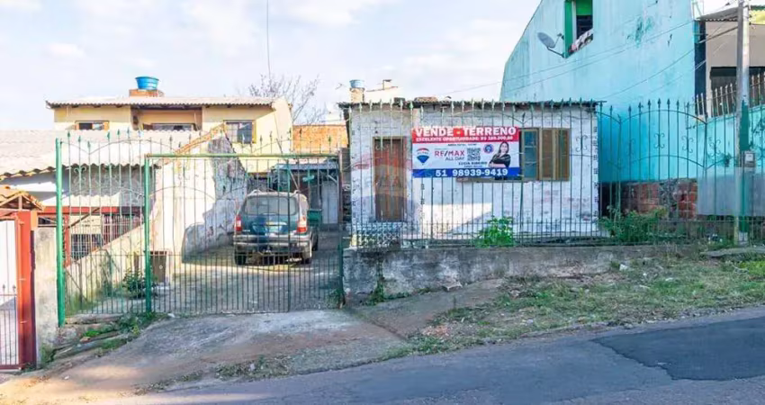 2 casas em terreno de 300 m² para morar ou investir.