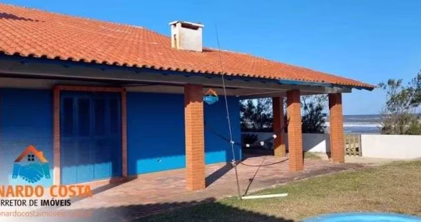 Casa beira mar com vista incrível para o mar em Nazaré