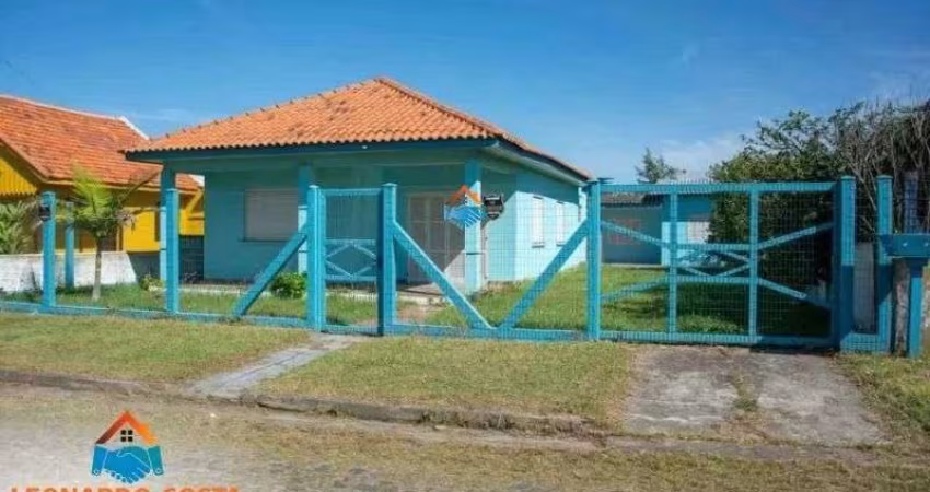 Casa com anexos próximos ao mar no Centro de Balneário Pinhal