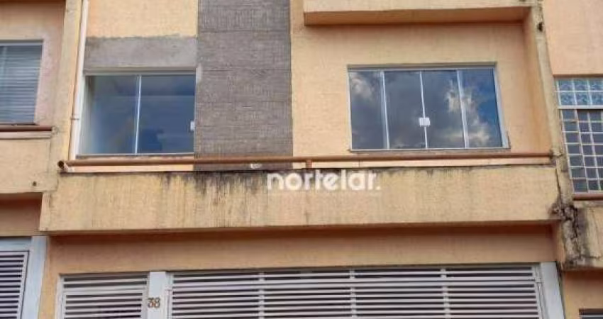 Sobrado em condomínio fechado Tremembé 3 dormitórios com 1 suíte, churrasqueira e 2 vagas.