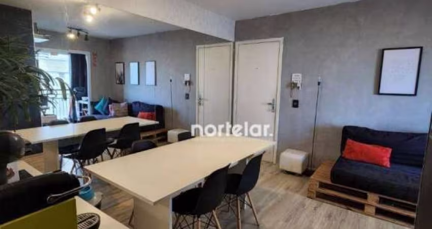 Apartamento com dois dormitórios a venda.