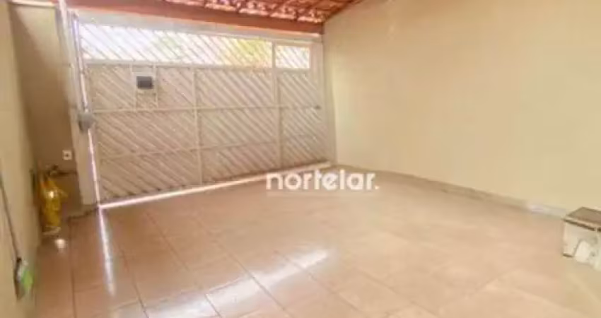 Sobrado à venda no Parque Maria Domitila