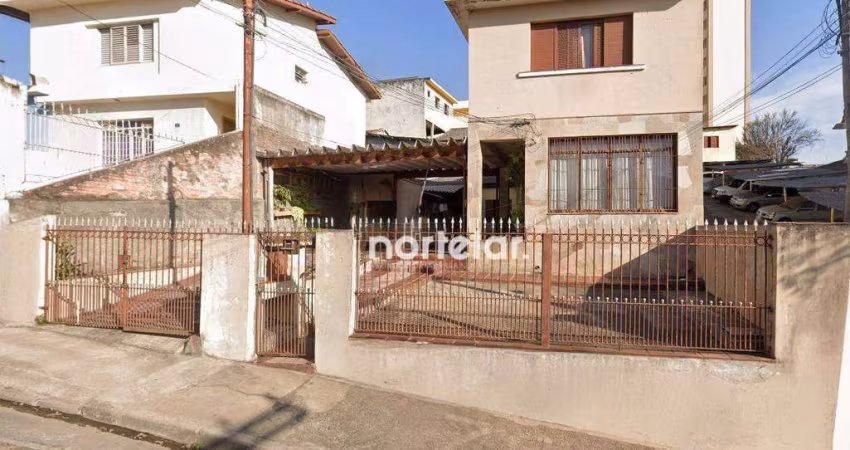 Sobrado em Terreno Grande à Venda na Vila Mangalot