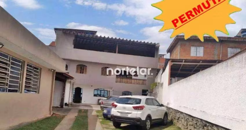 Belo Sobrado na Brasilandia, 310m² de área construída, 4 dormitórios, espaço livre para 10 veículos. Terreno de 455m².