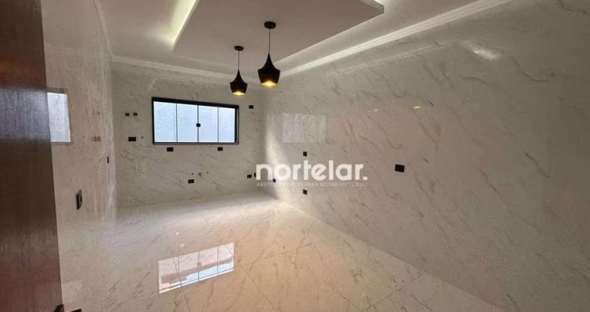 sobrado localizado na Vila Constança, São Paulo. Com uma área total de 160 m², este imóvel é perfeito para quem busca conforto e espaço. Ideal para fa