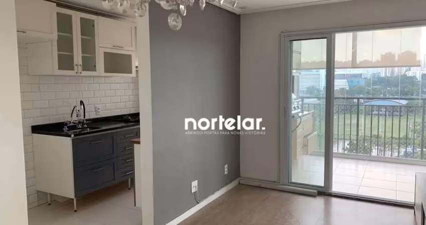 Apartamento com 2 dormitórios à venda, 61 m² por R$ 639.000,00 - Vila Anastácio - São Paulo/SP
