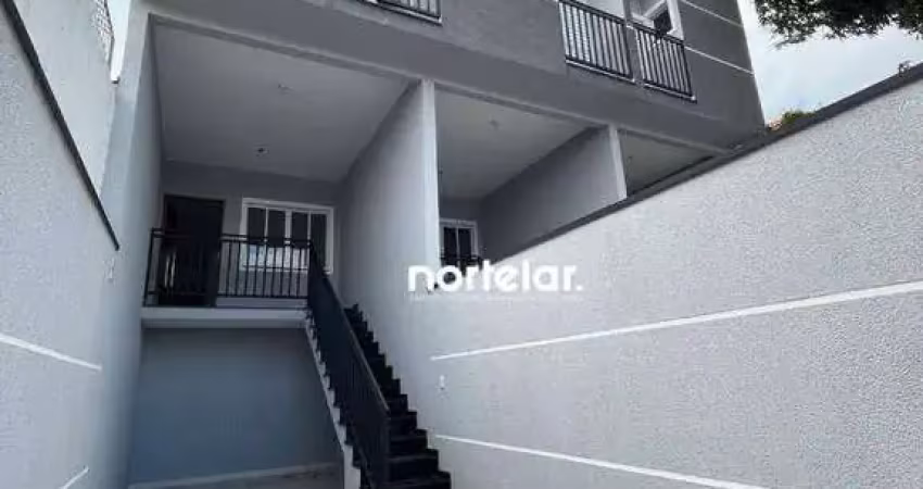 Morar em um sobrado novinho, projetado para quem valoriza qualidade de vida. são 3 dormitórios bem distribuídos, perfeitos para acomodar sua família c