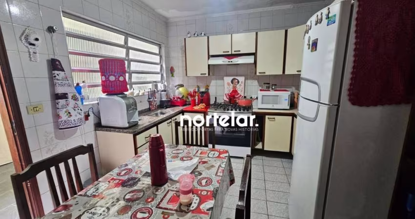 DUAS CASAS NO QUINTAL