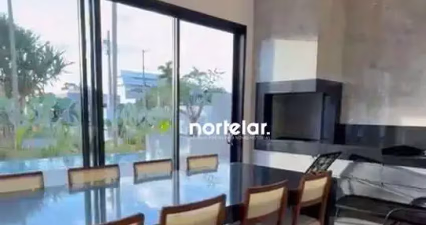 Casa nova semi mobiliada com 3 quartos , sendo 2 suítes, 4 banheiros, area gourmet e segurança 24h