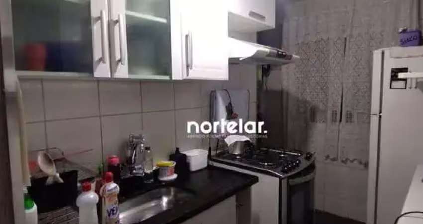 Lindo apto 2 quartos totalmente reformadoc, com 01 vaga coberta