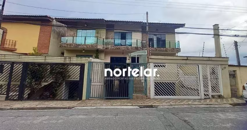 Sobrado à venda, 126 m², 2 quartos, 3 banheiros, 2 suítes