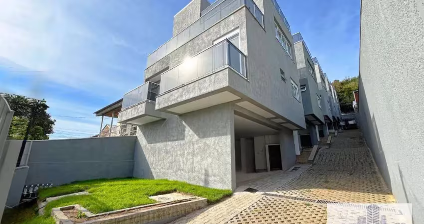 CASAS PRONTAS PARA MORAR  COM 215M2 DE AREA ÚTIL E VISTA MAGNIFICA DO RIO E CIDADE