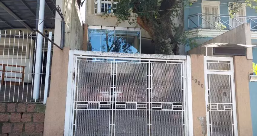 Casa na carlos huber fre. praça e a pocos metros do col. farroupilha