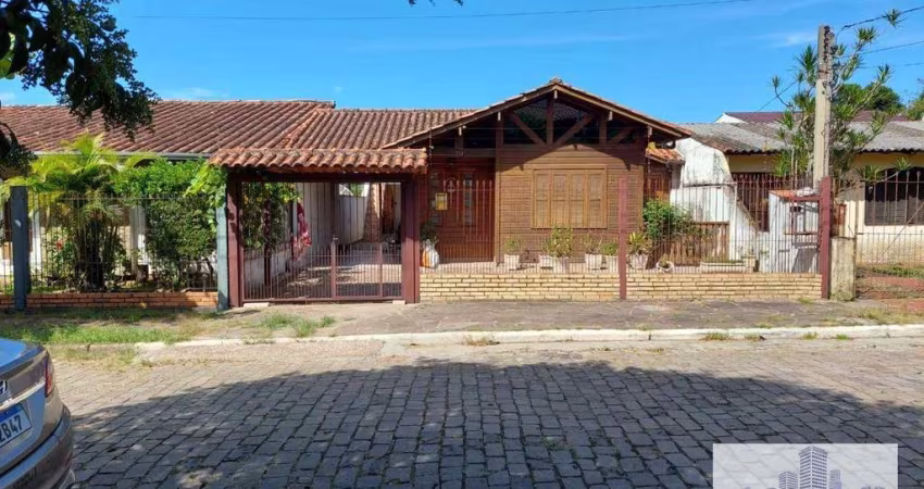 LINDA CAS DE MADEIRA NOBRE COM 3 DORM. SUITE E GARAGEM