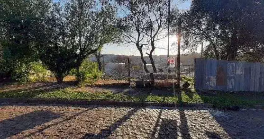 Lindo terreno de esquina em zona residencial com belas moradias (barbada)