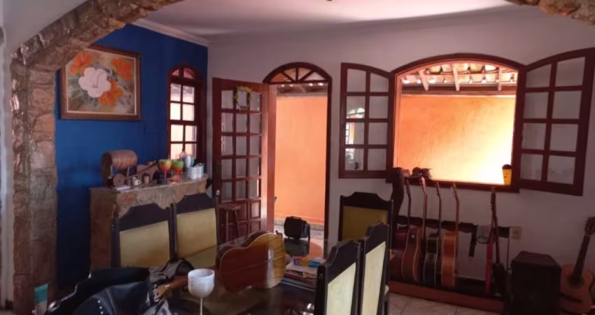 Casa com 3 quartos à venda na Rua José Diniz Maia, 315, Funcionários, Contagem
