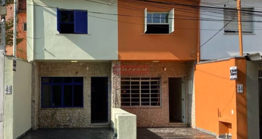 Sobrado em vila, sendo 2 dorm, sala ampla, coz, 1 vaga. Oportunidade