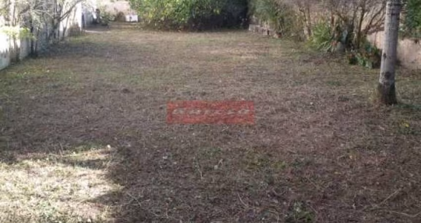 Terreno com 240 metros.