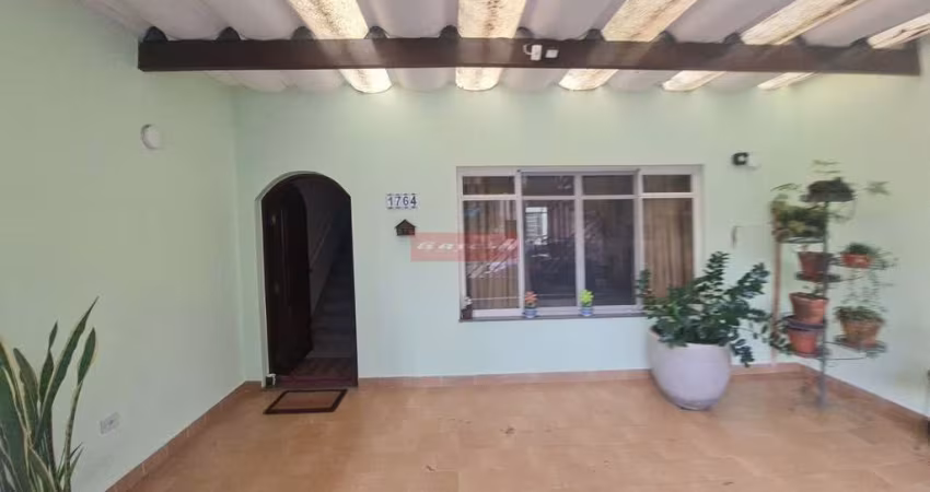 Lindo sobrado p venda com 2 dorm, sala, coz, edicula, 2 Wcs, 2 vagas.  Oportunidade