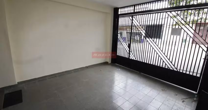 Sobrado na Vila Cruzeiro, 2 dorm, 2 salas, edícula, 1 vaga de garagem com portão automático