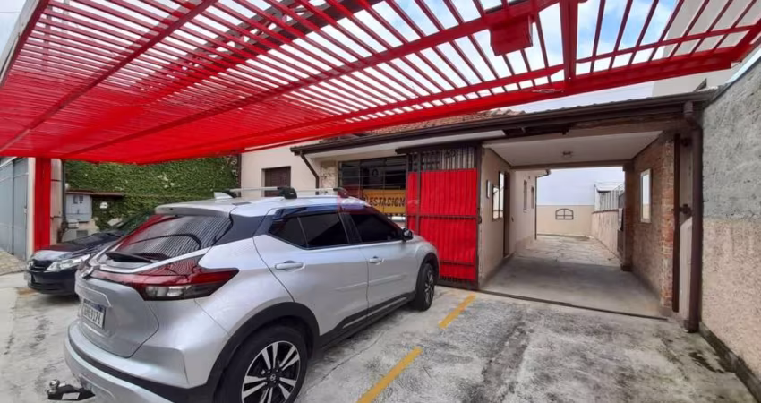 Casa térrea com 8 vagas