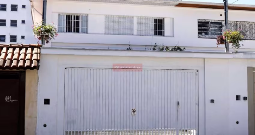Agradável casa no Jardim das Acácias, com 190 metros, 3 dorm, 2 salas, 3 banheiros, 2 vagas.