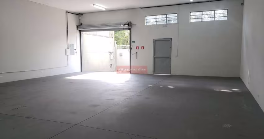 Galpão na Vila Cruzeiro com 2 salões, 1 em baixo com 130m², outro em cima com 130m, 4 salas², copa