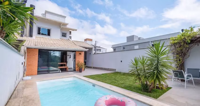 Casa Geminada 3 suítes!