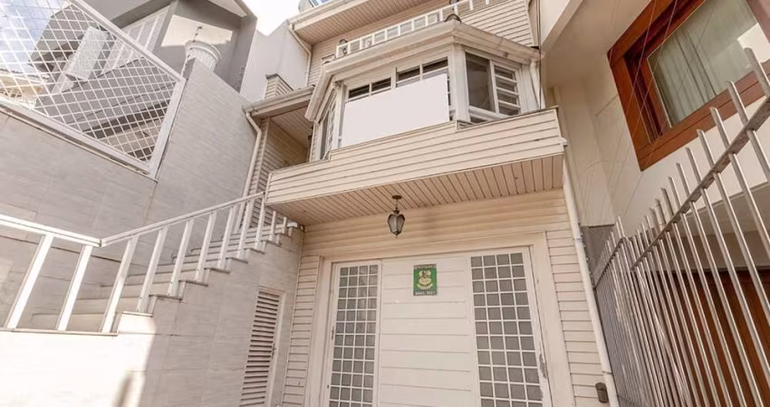 Casa à venda no bairro Chácara das Pedras - Porto Alegre/RS