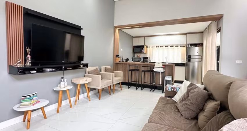 CASA COM 2 QUARTOS E PISCINA EM PIRAQUARA