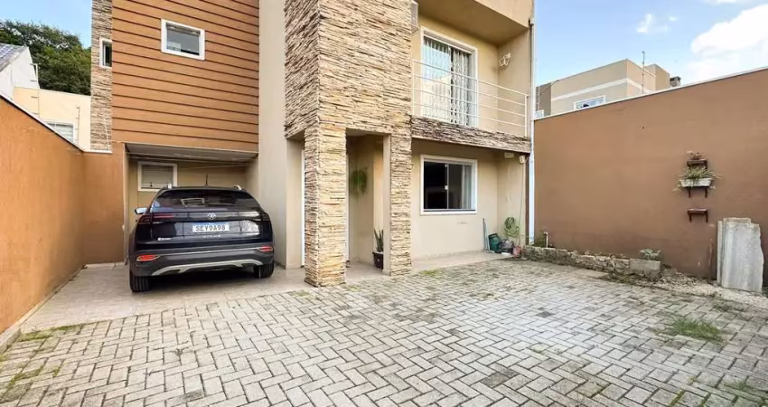Sobrado a Venda no Umbará com 3 quartos