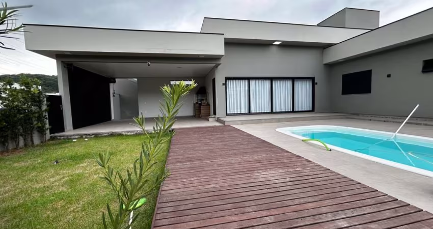 Casa para Venda em Palhoça, Pedra Branca, 3 dormitórios, 3 suítes, 2 banheiros, 3 vagas
