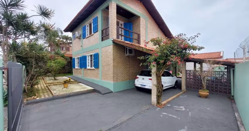 Casa para Locação, Ingleses do Rio Vermelho, 3 dormitórios, 1 suíte, 2 banheiros, 2 vagas
