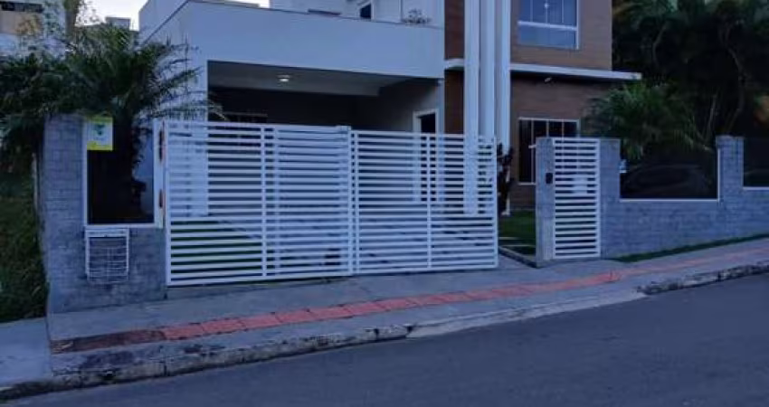 Casa Alto Padrão para Venda em Palhoça, Pedra Branca, 4 dormitórios, 1 suíte, 3 banheiros, 2 vagas