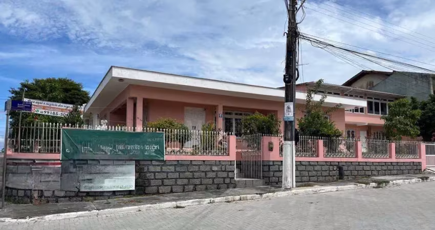 Casa com 4 quartos à venda na Rua Frederico Afonso, 4334, Centro, São José