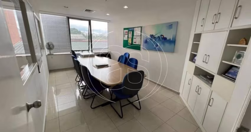 Conjunto comercial disponível para venda e locação com 52m²
