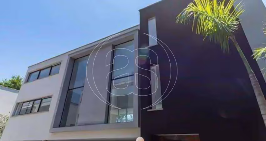 Casa de 712m² privativos em Condomínio novo, recém entregue no Alto da Boa Vista