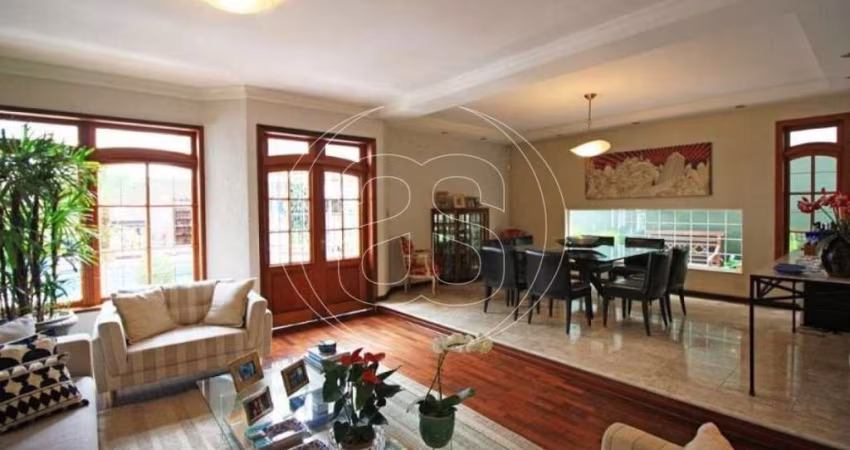 Casa com 4 suítes com quintal e piscina à Venda, com 439 m² no Planalto Paulista