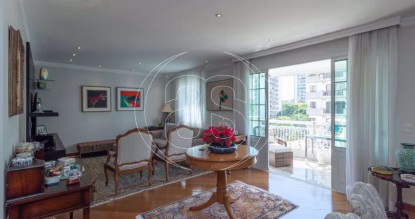 Apartamento com 190m² á venda em Moema índios