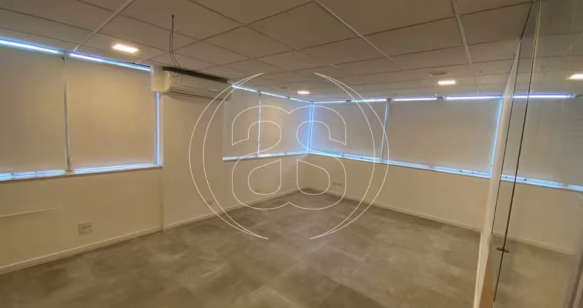 Conjunto comercial á venda com 300m²