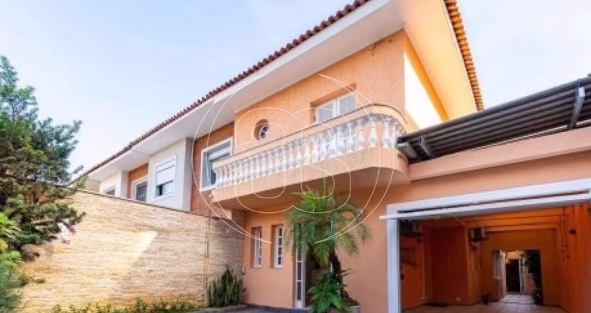 Sobrado á venda com 4 vagas de garagem!!